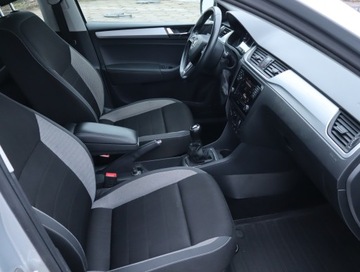 Skoda Rapid II Liftback Facelifting 1.0 TSI 95KM 2018 Skoda Rapid Spaceback 1.0 TSI, Salon Polska, zdjęcie 8