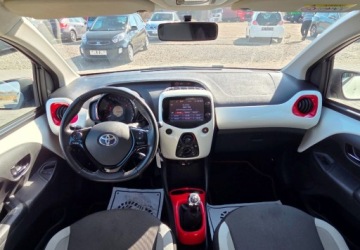 Toyota Aygo II Hatchback 5d 1.0 VVT-i 69KM 2016 Toyota Aygo 1,0 Ben Klima 69 km Benzyna 69KM, zdjęcie 7