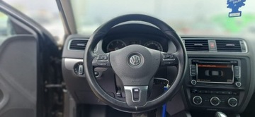 Volkswagen Jetta VI Sedan 2.0 TDI CR DPF 140KM 2013 Volkswagen Jetta automat mały przebieg, zdjęcie 13