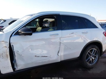 Mercedes GLC C253 2017 Mercedes-Benz GLC 300 2017 2.0l 2.0 Benzyna 241KM, zdjęcie 2