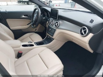 Mercedes GLA I 2017 Mercedes-Benz GLA 2017 Mercedes-Benz GLA GLA 250 4MATIC SUV 2.0 Benzyna, zdjęcie 4