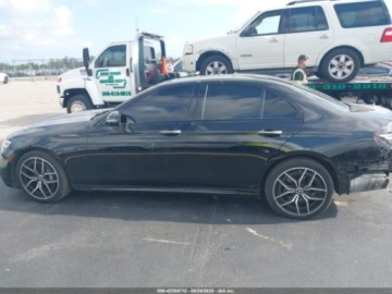 Mercedes Klasa E W213 2022 Mercedes-Benz Klasa E 350 2022 2.0l 2.0 Benzyna 255KM, zdjęcie 2