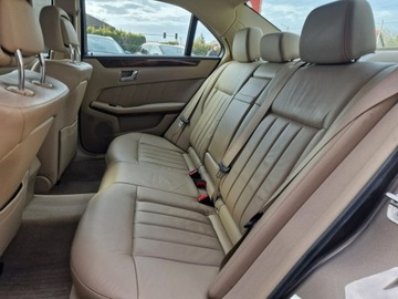 Mercedes Klasa E W212 Limuzyna 250 CGI BlueEFFICIENCY 204KM 2010 Mercedes E 250 CGI Elegance Automat Navi Skóry, zdjęcie 18