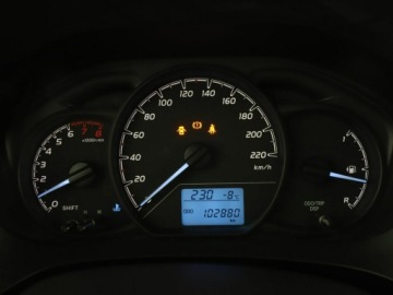 Toyota Yaris III Hatchback 5d Facelifting 2017 1.5 Dual VVT-iE 111KM 2019 Toyota Yaris kamera klima, zdjęcie 21