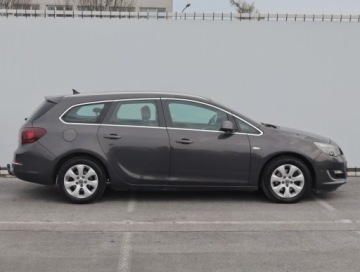 Opel Astra J Sports Tourer Facelifting 1.7 CDTI ECOTEC 110KM 2013 Opel Astra 1.7 CDTI, Navi, Klima, Klimatronic, zdjęcie 5