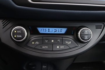 Toyota Yaris III Hatchback 5d Facelifting 2017 1.5 Dual VVT-iE 111KM 2019 Toyota Yaris 1.5 Dual VVT-i, Salon Polska, Klima, zdjęcie 15