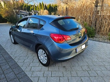 Opel Astra J Hatchback 5d Facelifting 1.6 Twinport ECOTEC 115KM 2015 Opel Astra 1.6 115 KM klima, elektryka, parktronik, zdjęcie 4