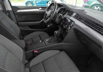 Volkswagen Passat B8 Variant Facelifting 2.0 TSI 190KM 2023 Volkswagen Passat 2.0 Benzyna 190KM, zdjęcie 13