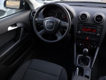 Audi A3 8P Hatchback 3d 1.9 TDI 105KM 2008 Audi A3 1.9 TDI, Klima, Klimatronic, Tempomat,ALU, zdjęcie 6
