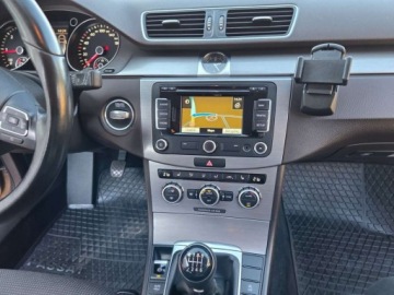 Volkswagen Passat B7 Variant 2.0 TDI CR DPF BlueMotion 140KM 2012 Volkswagen Passat Nawigacja Podgrzewane Fotele Czujniki Parkowania 2.0, zdjęcie 16