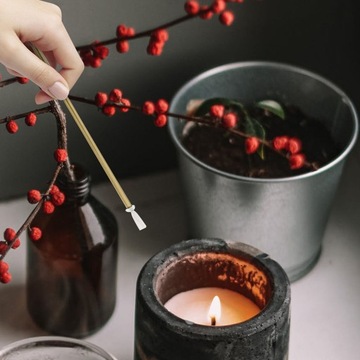 Подставка для масляной лампы с фитилем и парафиновым маслом.