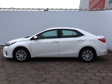 Toyota Corolla XI Sedan 1.6 Valvematic 132KM 2015 Toyota Corolla 1.6 Valvematic, Salon Polska, zdjęcie 2