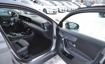 Mercedes Klasa A W177/V177 Hatchback 1.3 200 163KM 2018 Mercedes-Benz Klasa A A200 Automat Benzyna Kamera Nawigacja 1.3 Benzyna, zdjęcie 11