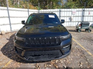 Jeep Grand Cherokee V 2023 Jeep Grand Cherokee 2023 Jeep Grand Cherokee Limited 4x4 3.6 Benzyna 293KM, zdjęcie 2