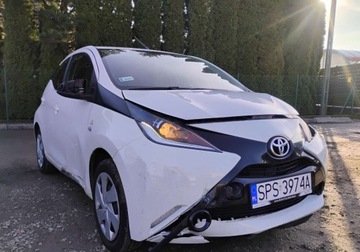 Toyota Aygo II Hatchback 5d 1.0 VVT-i 69KM 2017 Toyota Aygo 122017r, 1.0 Benzyna. Uszkodzony przod i lewy bok. Jezdzi.