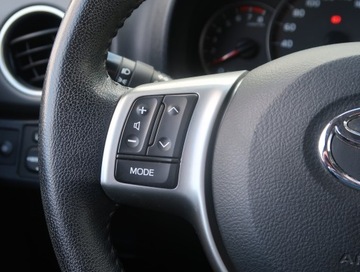 Toyota Yaris III Hatchback 5d Facelifting 1.33 Dual VVT-i 99KM 2014 Toyota Yaris 1.33 Dual VVT-i, Salon Polska, Klima, zdjęcie 13