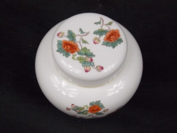 WEDGWOOD Фарфоровые шкатулки и кувшины KUTANI