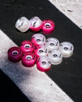 СВЕТЯЩИЕСЯ КОЛЕСА ДЛЯ РОЛИКОВ СВЕТЯЩАЯСЯ СЛАДКАЯ ВАТКА 80ММ БЛЕСК