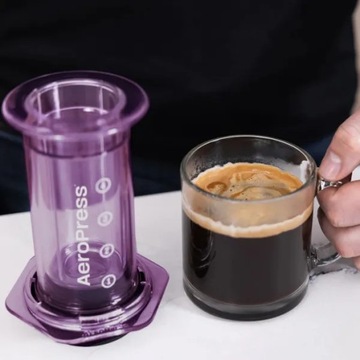 AEROPRESS CLEAR PURPLE ZAPARZACZ DO KAWY FIOLETOWY Z 50 FILTRAMI