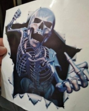 Скелет, череп, дырка, трахни мотор с наклейкой на танке