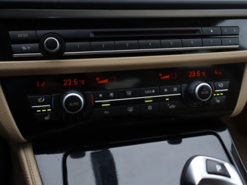 BMW Seria 5 F10-F11 Limuzyna 520d 184KM 2012 BMW 5 520d, 181 KM, Automat, Skóra, Navi, Xenon, zdjęcie 17