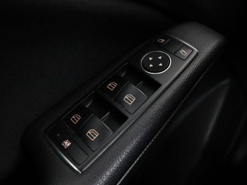 Mercedes GLA I Off-Roader Facelifting 1.6 180 122KM 2019 Mercedes GLA 180 navi klima grzane fotele czujniki, zdjęcie 31