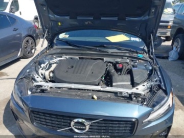 Volvo S60 III 2022 Volvo S60 B5 Momentum 2022 2.0l 2.0 Benzyna 247KM, zdjęcie 4