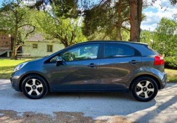Kia Rio III Hatchback 3d 1.2 DOHC CVVT 85KM 2013 Kia Rio Kia Rio 1.2 Dream-Team Edition 1.2 Benzyna 85KM, zdjęcie 11