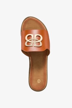 BRĄZOWE KLAPKI DAMSKIE Z SZEROKIM PASKIEM ZE ZŁOTĄ OZDOBĄ PŁASKIE r 37