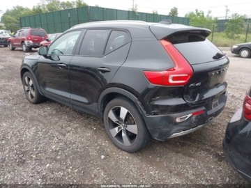 Volvo XC40 Crossover 2.0 T5 247KM 2020 Volvo XC 40 T5 Momentum 2020 2.0l 2.0 Benzyna 248KM, zdjęcie 3