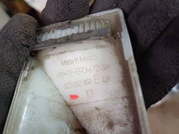 M27 LIŠTA SPODNÍ DVEŘE LEVÝ PŘEDNÍ VW BEETLE II 5C 5C5853969E