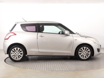 Suzuki Swift V Hatchback 5d 1.3 DDiS 75KM 2012 Suzuki Swift 1.3 DDiS, Klima, Klimatronic, zdjęcie 5