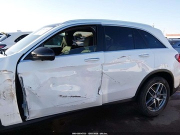 Mercedes GLC C253 2017 Mercedes-Benz GLC 300 2017 2.0l 2.0 Benzyna 241KM, zdjęcie 2