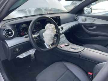 Mercedes Klasa E W213 Limuzyna Facelifting 2.0 220d 200KM 2023 Mercedes E 220 AMG Diesel mHEV 4Matic Kamera, zdjęcie 7