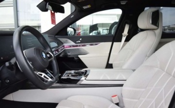 BMW Seria 7 G70 Sedan 3.0 40d 299KM 2023 BMW Seria 7 740d 300KM xDrive Individual Bowers Wilkins M Pakiet Salon PL, zdjęcie 16
