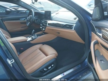 BMW Seria 5 G30-G31 2021 BMW M5 2021, 4.4L, 4x4, M550I 4.4 Benzyna 523KM, zdjęcie 8