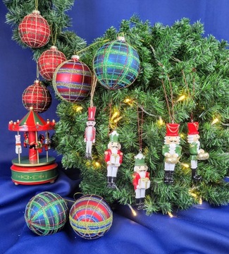 МУЗЫКАЛЬНАЯ ШКАТУЛКА КРАСНО-ЗЕЛЕНАЯ КАРУСЕЛЬ С ЛОШАДЯМИ