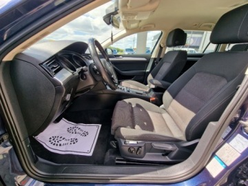 Volkswagen Passat B8 Variant 2.0 TDI BlueMotion SCR 150KM 2016 Volkswagen Passat 2.0 150Ps DSG Navi Alu Zarej.PL Gwarancja 2.0 Diesel, zdjęcie 8