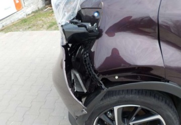 Toyota C-HR I Crossover Facelifting 1.8 Hybrid 122KM 2023 Toyota C-HR Okazja 1.8 Hybryda 122KM, zdjęcie 12