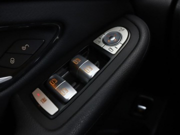 Mercedes GLC C253 SUV Facelifting 2.0 220d 194KM 2019 Mercedes GLC 220 FV23% 4x4 automat full LED navi, zdjęcie 35