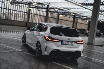 BMW Seria 1 F40 Hatchback M 2.0 M135i 306KM 2022 BMW 135 M xDrive * Polski Salon * FV 23% * Bezwypa, zdjęcie 4