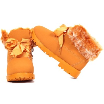 Зимние детские ботинки изолированные снежные ботинки