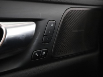 Volvo V60 II  2020 Volvo V60 PHEV 4x4 skóra/alcantara full LED, zdjęcie 39