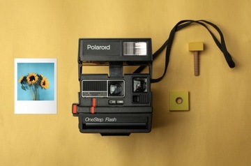 Фотоаппарат моментальной печати Polaroid One Step Flash + картридж Polaroid 600 8 шт.