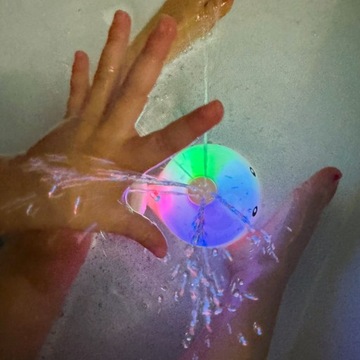 WIELORYBEK FONTANNA DO KĄPIELI ŚWIECĄCY ZABAWKA DO WANNY BIAŁY WOOPIE