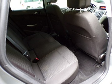 Opel Astra J Hatchback 5d 1.6 Twinport ECOTEC 115KM 2010 Opel Astra KLIMATYZACJA, zdjęcie 25