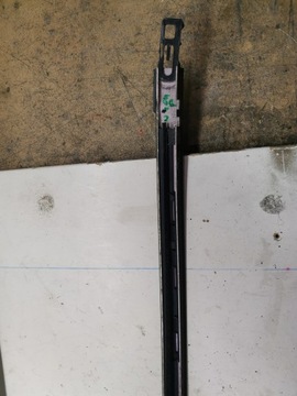 LISTWA SZYBY CZOŁOWEJ PRAWA MERCEDES W204
