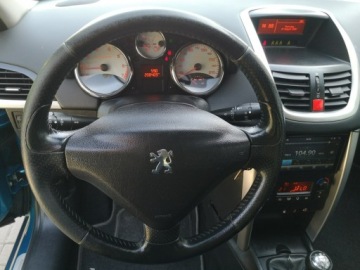 Peugeot 207 Hatchback 5d 1.4 16V 88KM 2006 Peugeot 207 1,4 16v B 88KM Klimatr Navi Solar ALU, zdjęcie 13