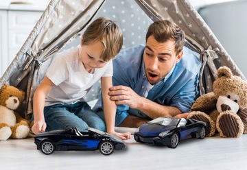 SAMOCHÓD WYŚCIGOWY RC ZDALNIE STEROWANY NA PILOTA KABRIOLET ŚWIECĄ ŚWIATŁA