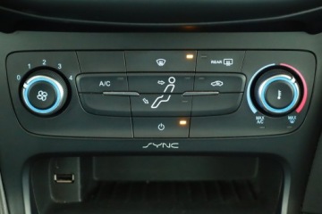 Ford Focus III Kombi Facelifting 1.5 TDCi 95KM 2015 Ford Focus 1.5 TDCi, Salon Polska, Serwis ASO, zdjęcie 11